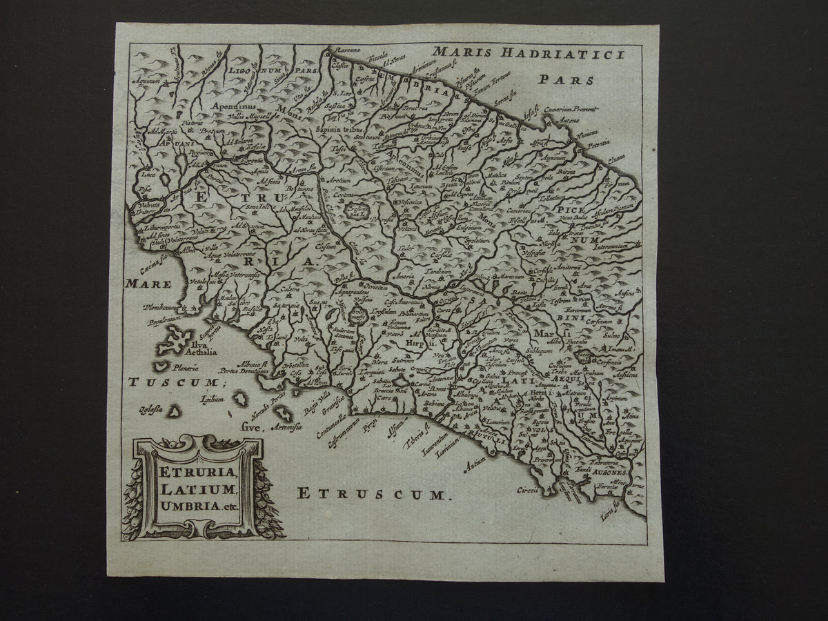 Italië 360+ jaar oude kaart van Centraal-Italië in oudheid 1661 originele antieke Nederlandse landkaart klein formaat Etruria Latium Umbria