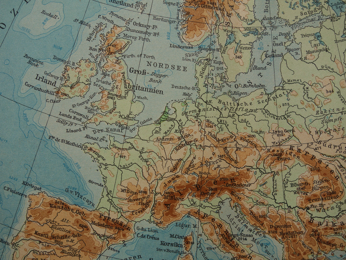 Oude hoogtekaart van Europa uit 1928 originele vintage kaart Alpen Bergen Rivieren Geologie landkaart te koop