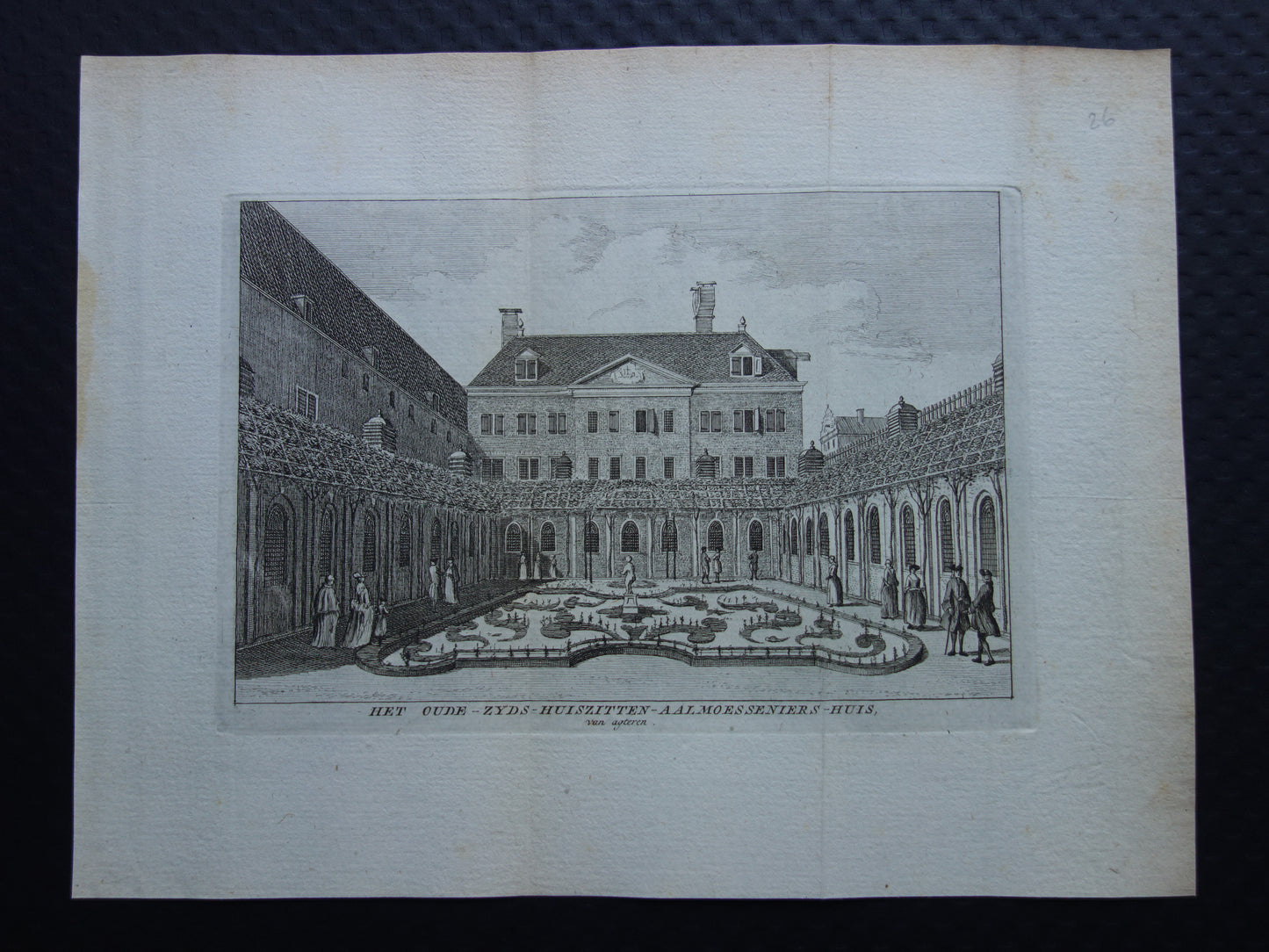 Het oude-zyds-huiszitten-aalmoesseniers-huis van agteren
originele gravure