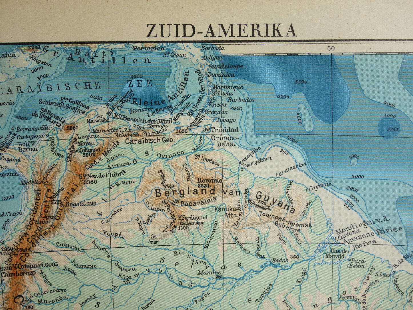 Oude kaart van Zuid-Amerika uit 1938 originele vintage Nederlandse landkaart hoogtekaart