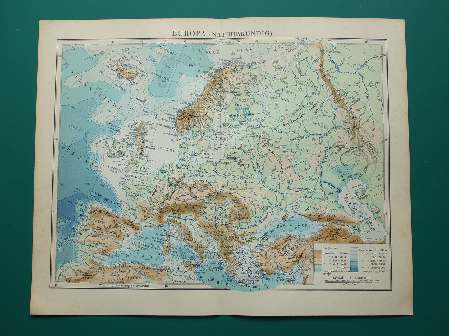 EUROPA Oude fysieke kaart van Europa uit 1935 oiginele Nederlandse vintage landkaart Bergen Rivieren Geologie hoogtekaart