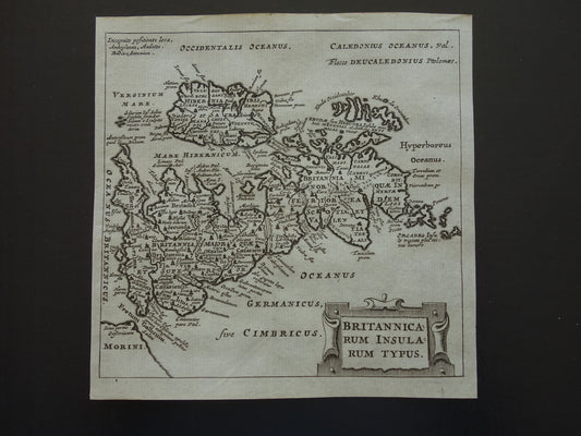360+ jaar oude landkaart van Groot-Britannië 1661 originele antieke kaart Ierland Engeland klein formaat -  Britannica Rum Insula Rum Tyous Cluver