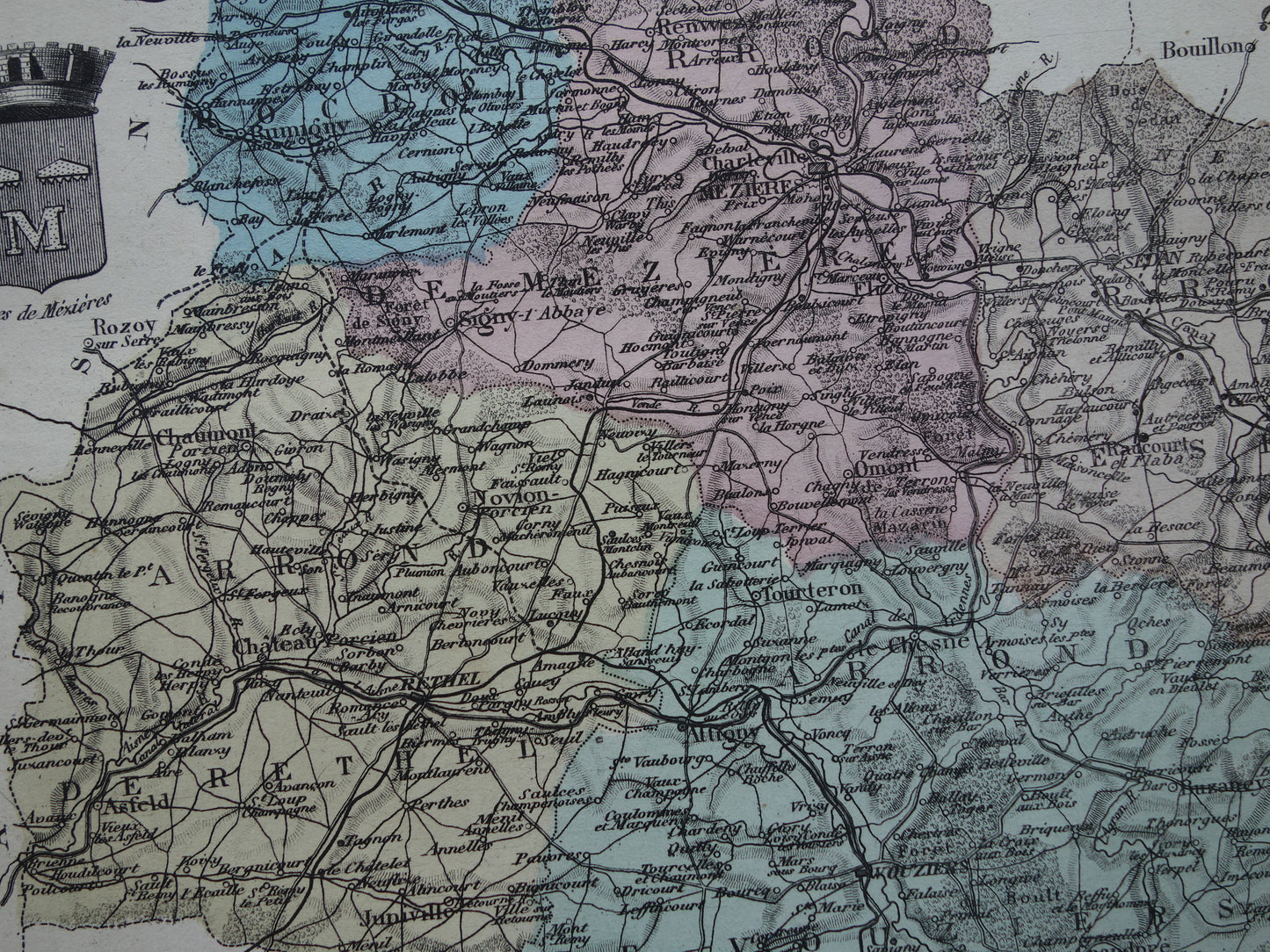 Alte Karte des Départements Ardennes in Frankreich aus dem Jahr 1886, originale antike handkolorierte Karte, Charleville, Mézières, Rethel, Sedan, Revin, Ardennes