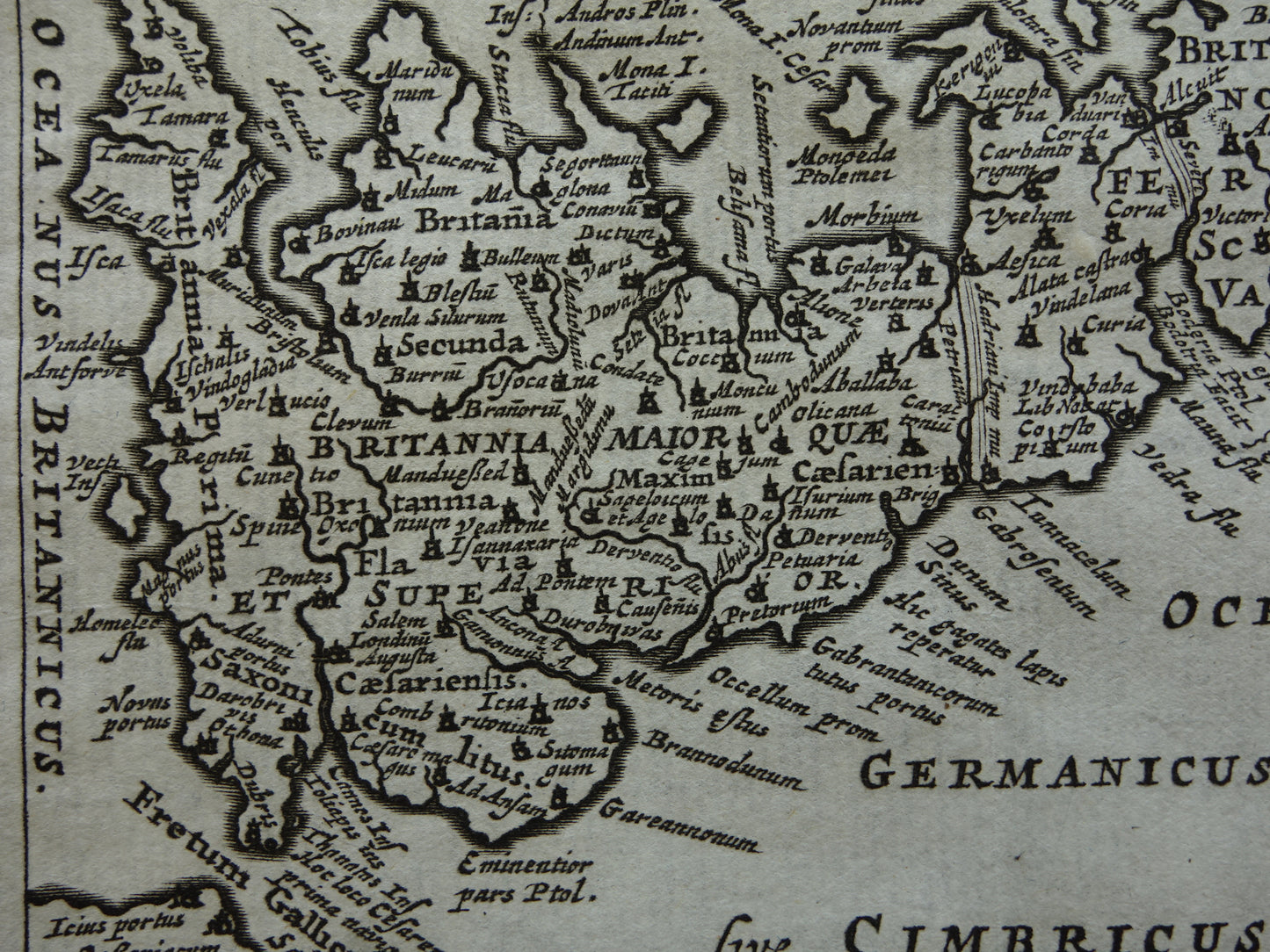 360+ jaar oude landkaart van Groot-Britannië 1661 originele antieke kaart Ierland Engeland klein formaat -  Britannica Rum Insula Rum Tyous Cluver