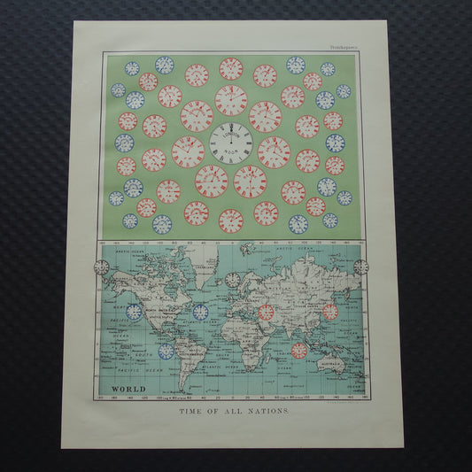 TIJDZONES Oude prent met wereldkaart en klokken over tijdzone indeling uit 1901 originele antieke Engelse landkaart