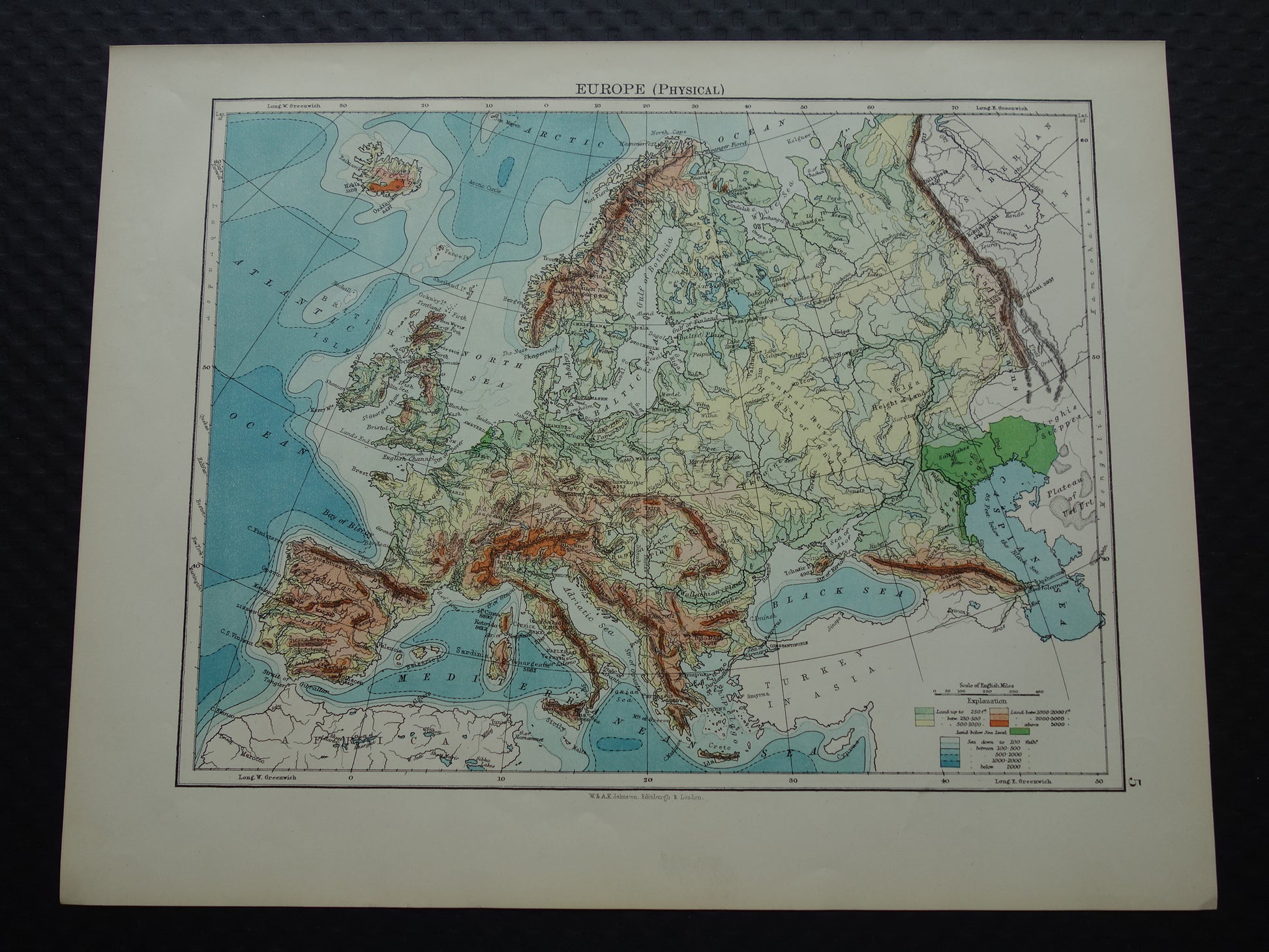 EUROPA Oude fysische kaart van Europa uit 1901 originele antieke Engelse landkaart hoogtekaart