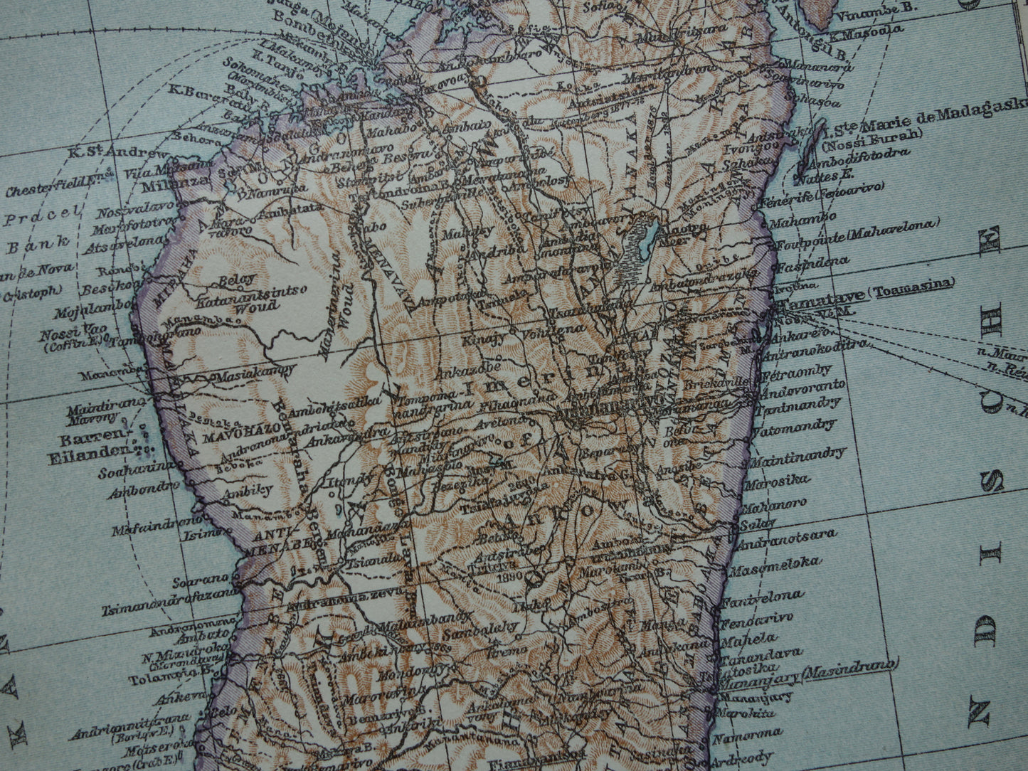 Oude kaart van Madagaskar uit 1919 originele antieke Nederlandse landkaart - kleine vintage kaarten